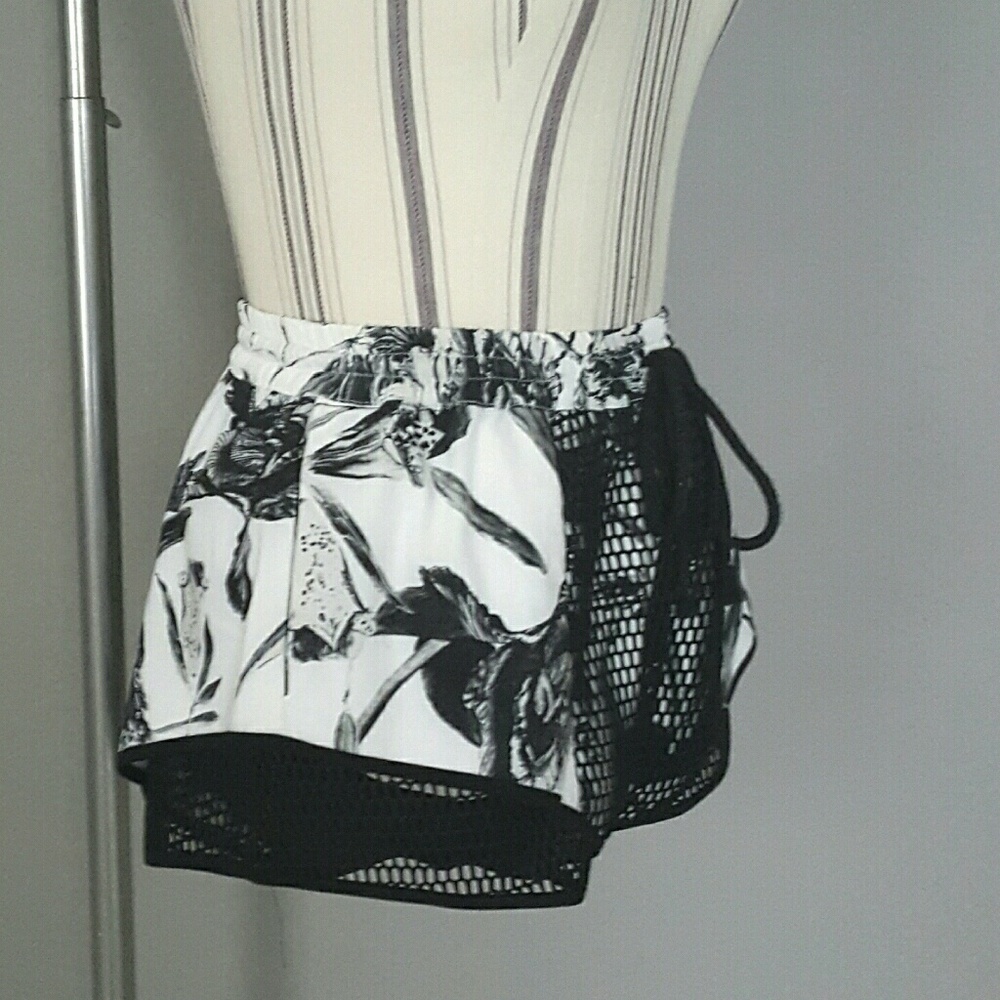 Stylestalker Shorts - Picture 2 of 4